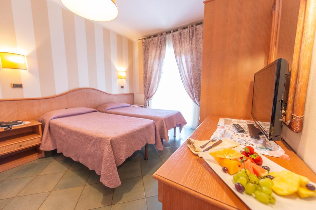 Hotel Tirreno Forte dei Marmi Exteriör bild