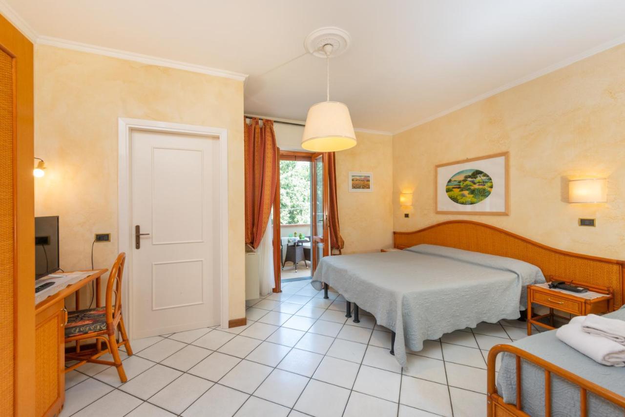Hotel Tirreno Forte dei Marmi Exteriör bild