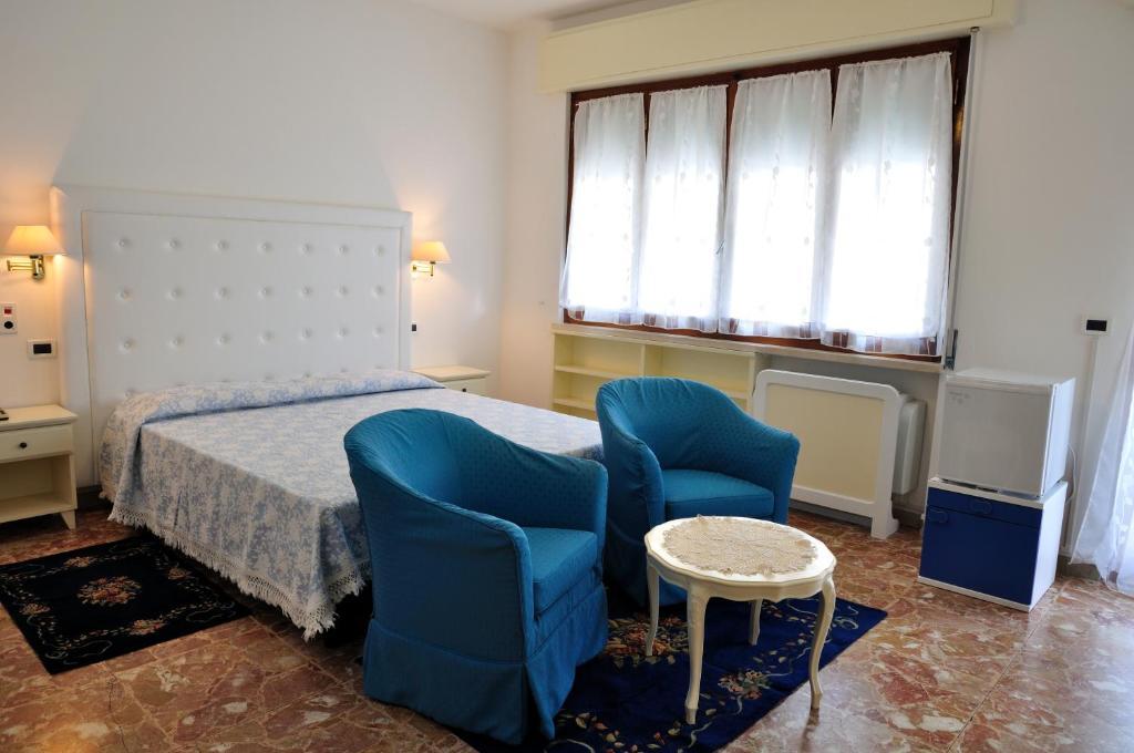 Hotel Tirreno Forte dei Marmi Rum bild