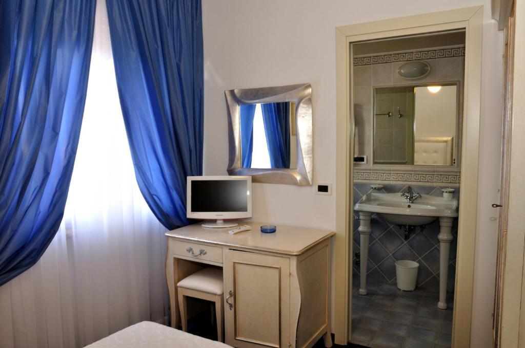Hotel Tirreno Forte dei Marmi Exteriör bild
