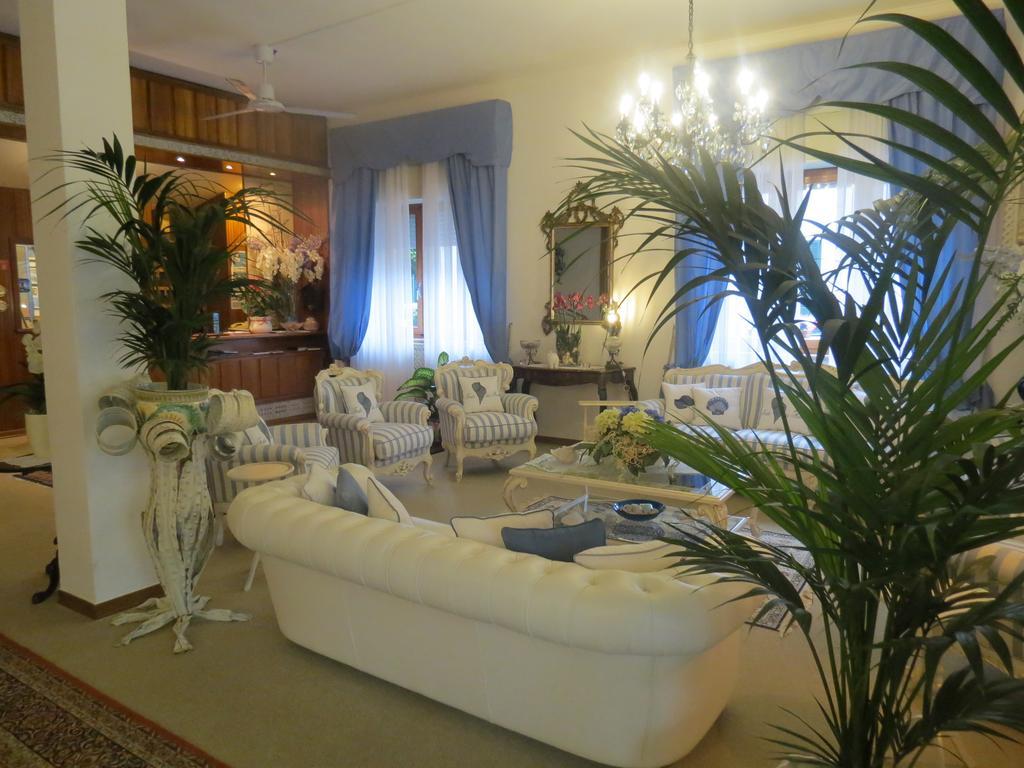 Hotel Tirreno Forte dei Marmi Exteriör bild