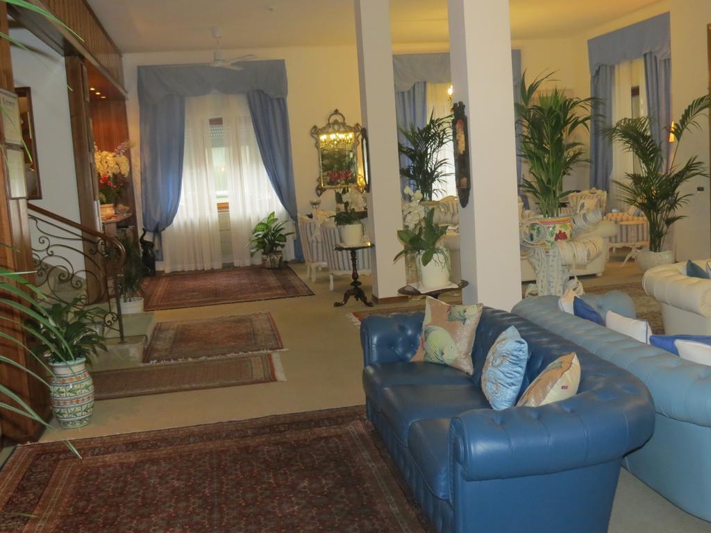 Hotel Tirreno Forte dei Marmi Exteriör bild