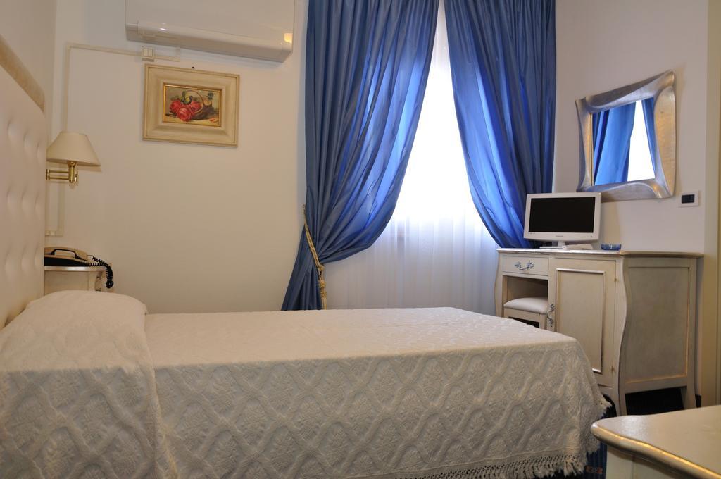 Hotel Tirreno Forte dei Marmi Exteriör bild