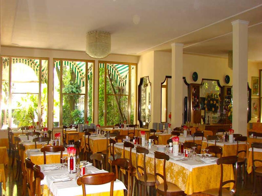 Hotel Tirreno Forte dei Marmi Exteriör bild