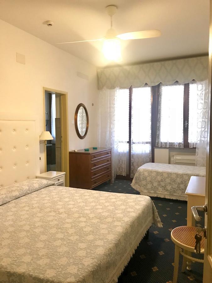 Hotel Tirreno Forte dei Marmi Exteriör bild