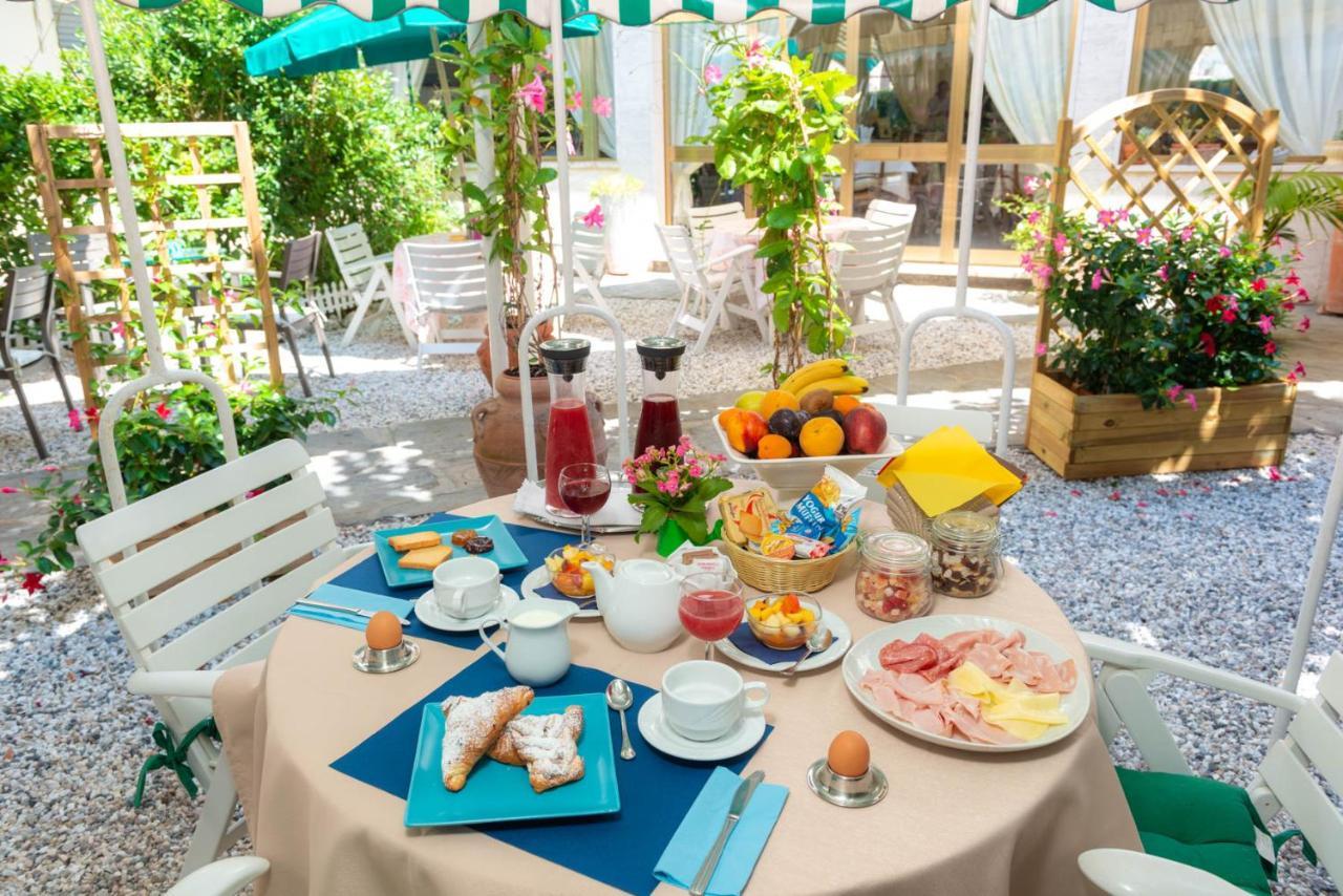 Hotel Tirreno Forte dei Marmi Exteriör bild